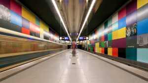 L’aménagement de certaines stations a été confié à des artistes, comme ici à la station Georg Brauchle Ring