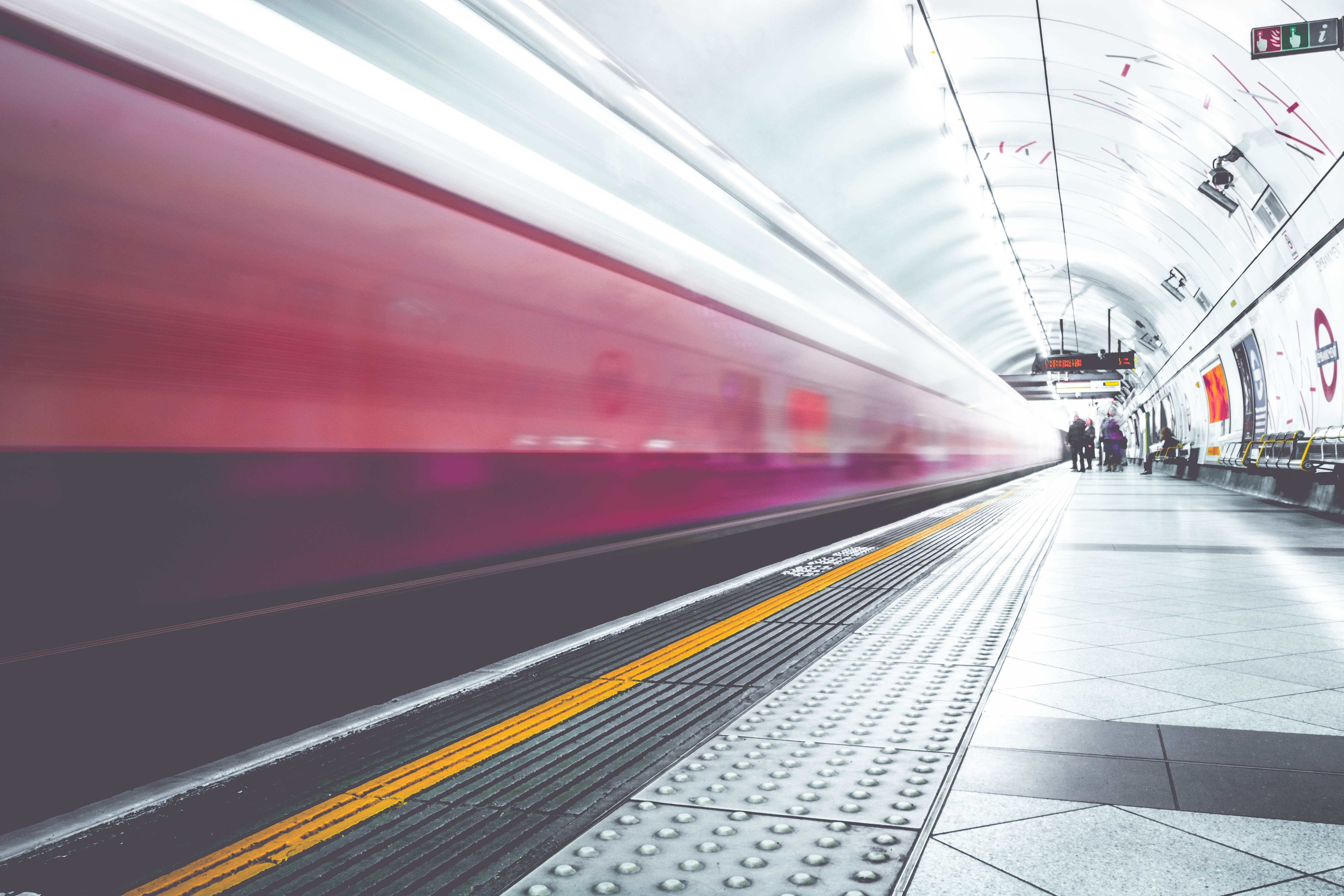 Connected metro: prospective for the deployment of Wi-Fi in Paris metro trains?