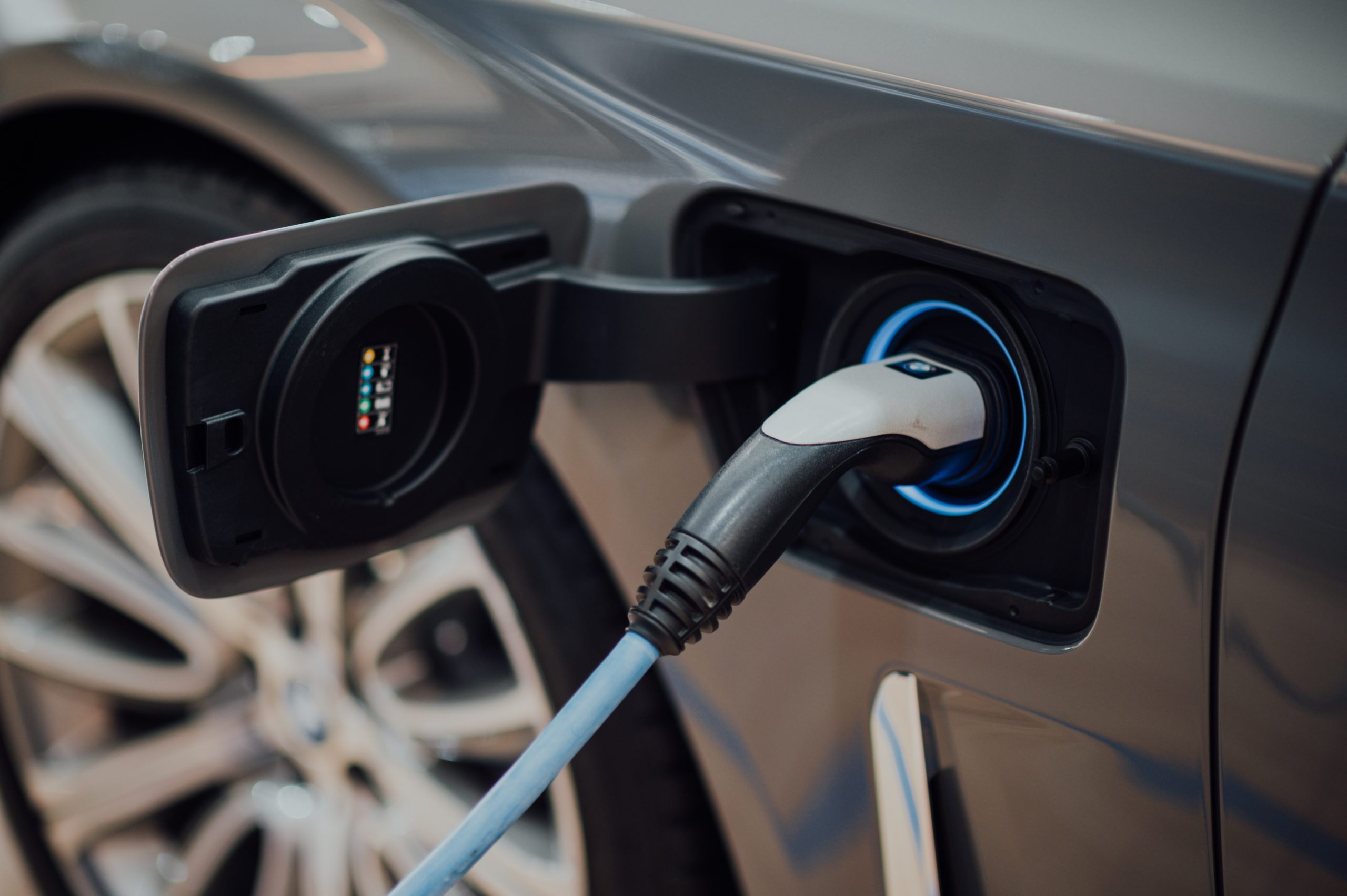 L’ELECTROMOBILITE, QUELLES STRATEGIES POUR LES CONSTRUCTEURS AUTOMOBILES ?